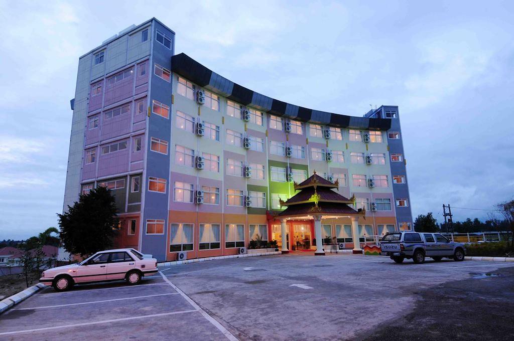 City Golf Resort Rangoon Buitenkant foto