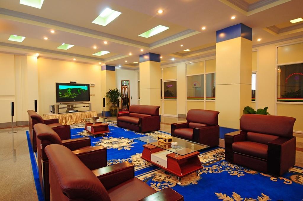 City Golf Resort Rangoon Buitenkant foto