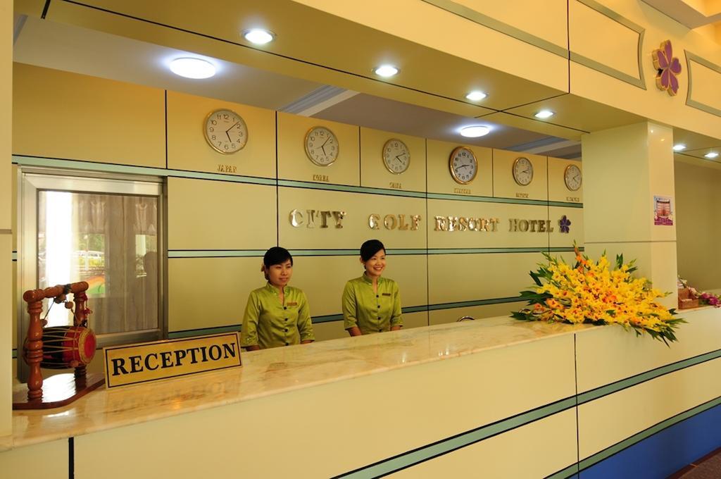 City Golf Resort Rangoon Buitenkant foto