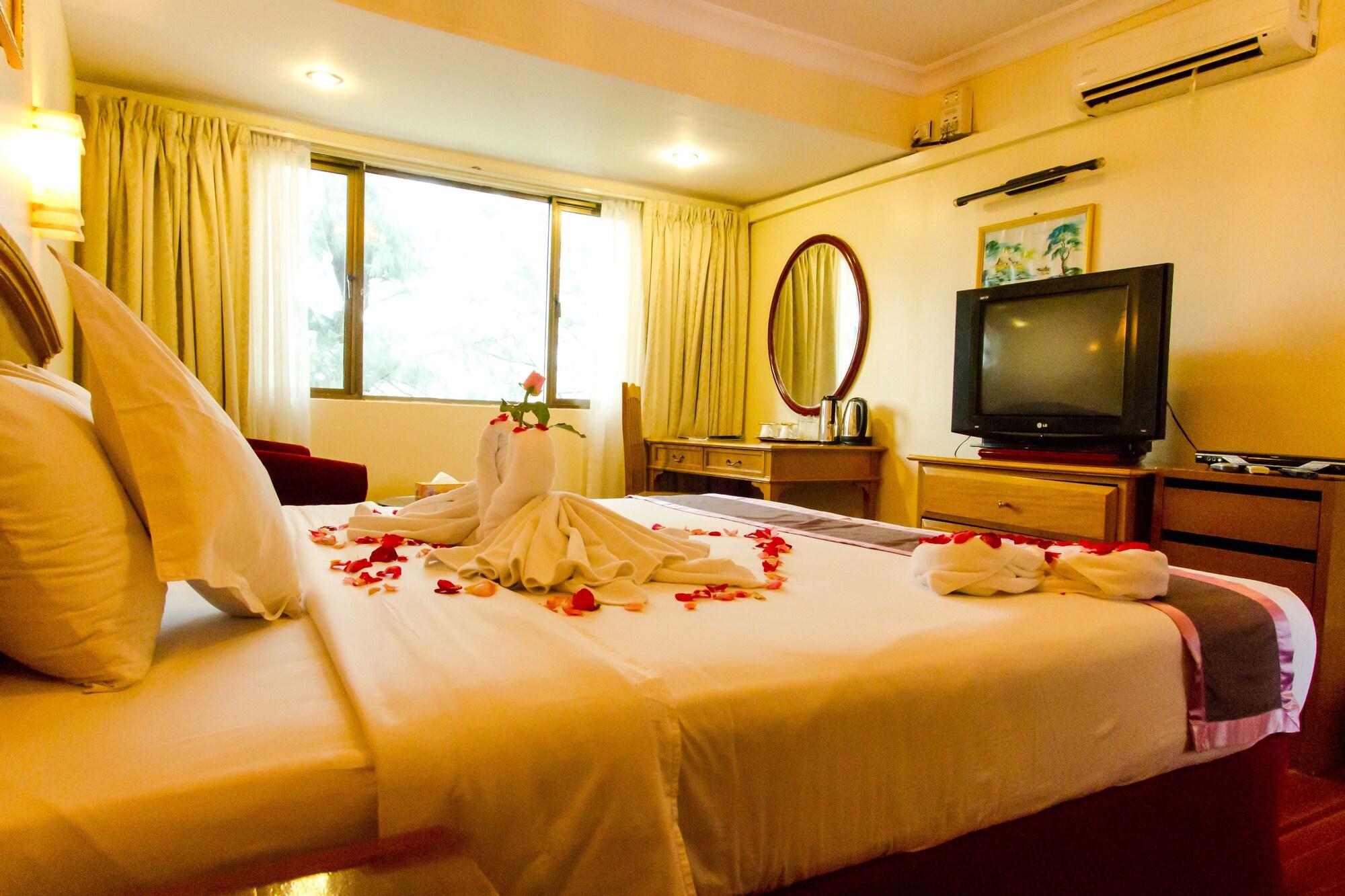 City Golf Resort Rangoon Buitenkant foto