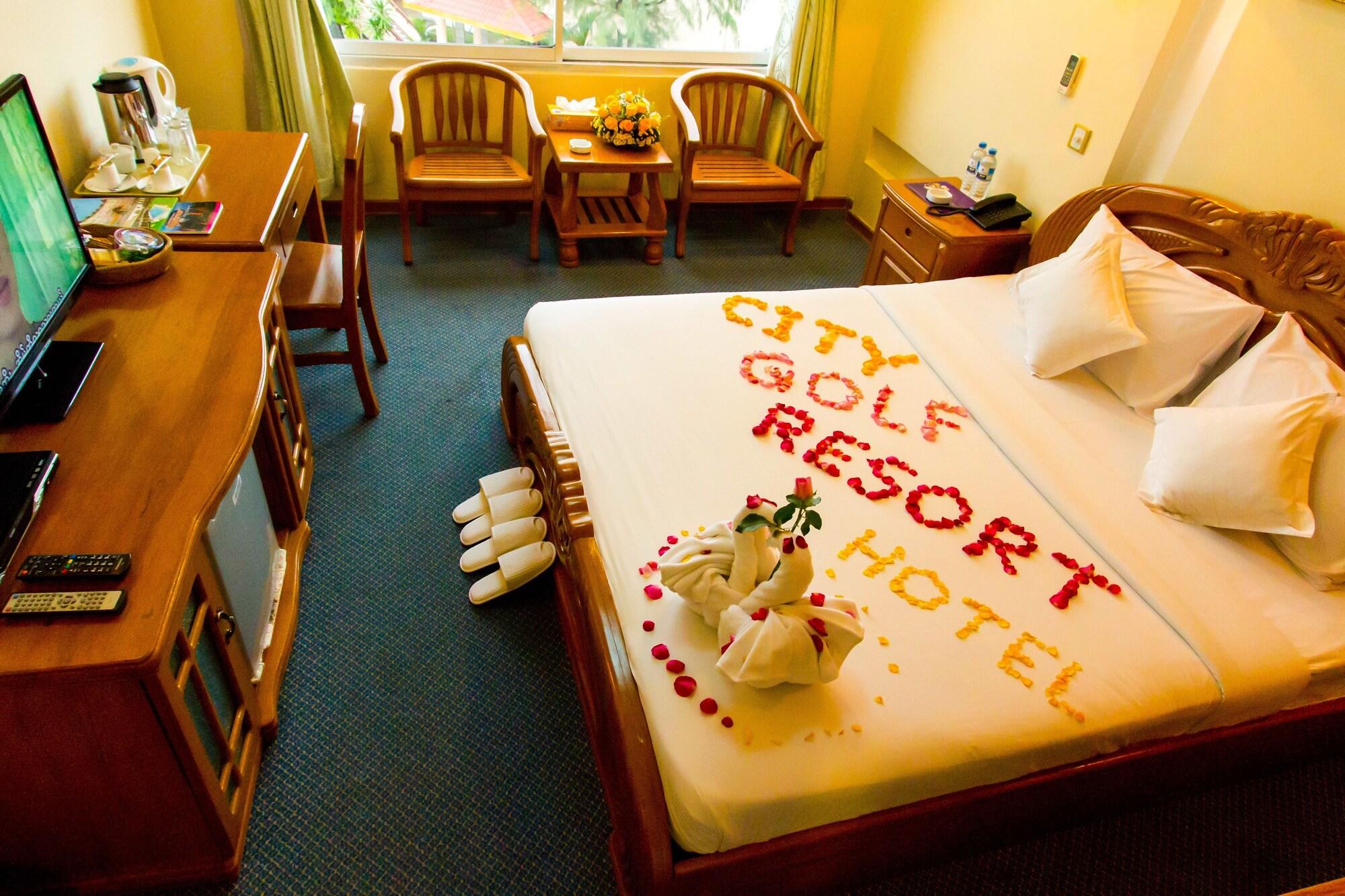 City Golf Resort Rangoon Buitenkant foto