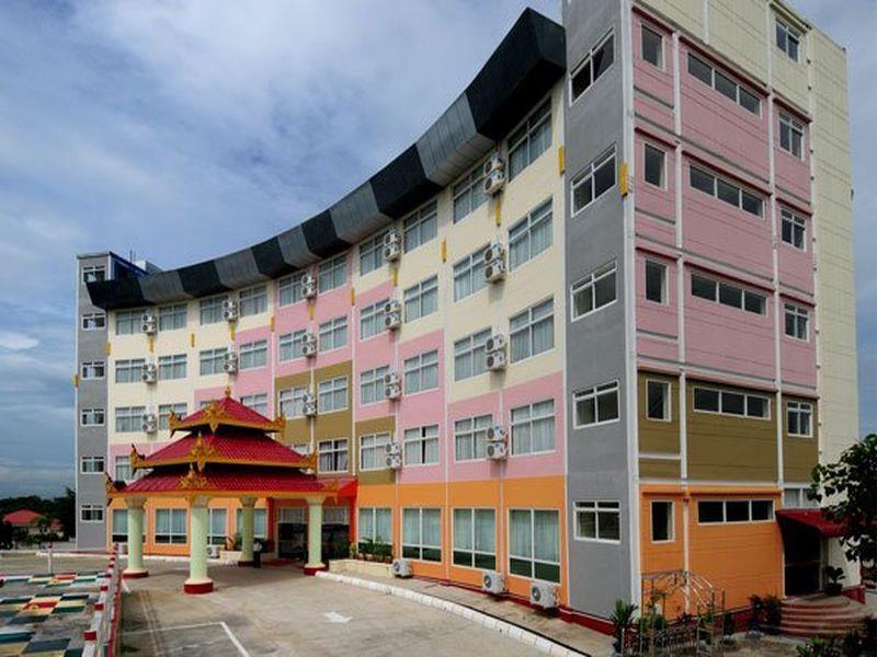 City Golf Resort Rangoon Buitenkant foto