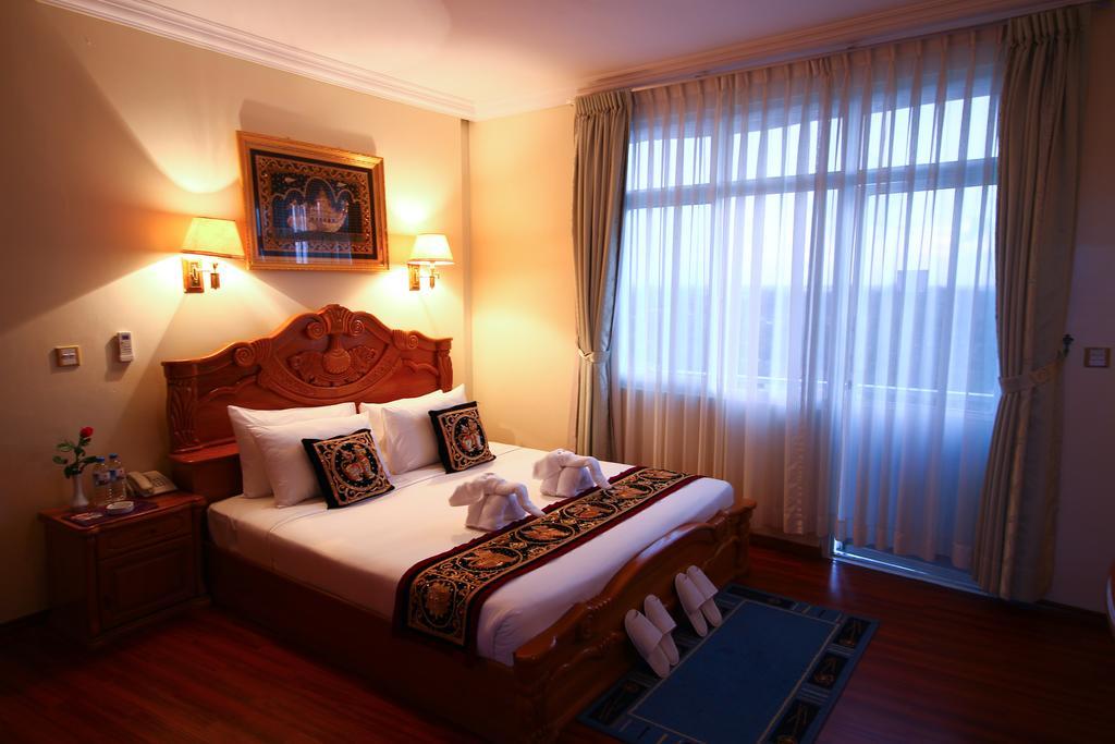 City Golf Resort Rangoon Buitenkant foto