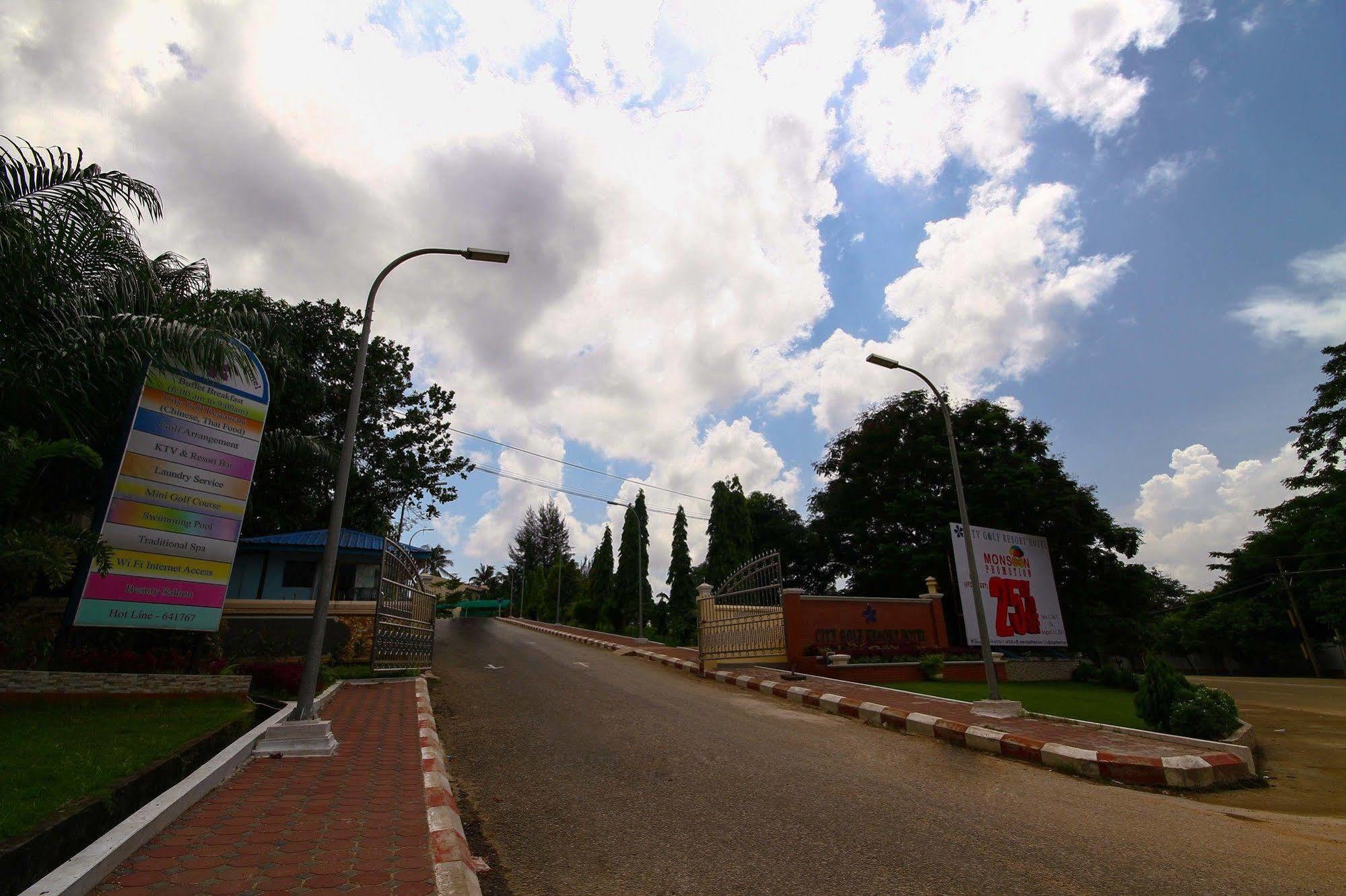 City Golf Resort Rangoon Buitenkant foto