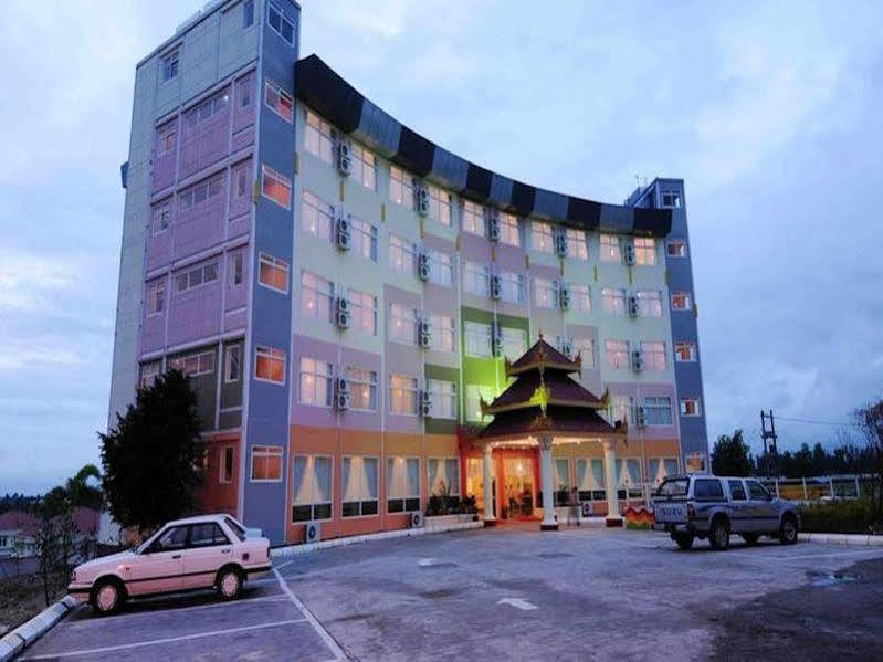 City Golf Resort Rangoon Buitenkant foto