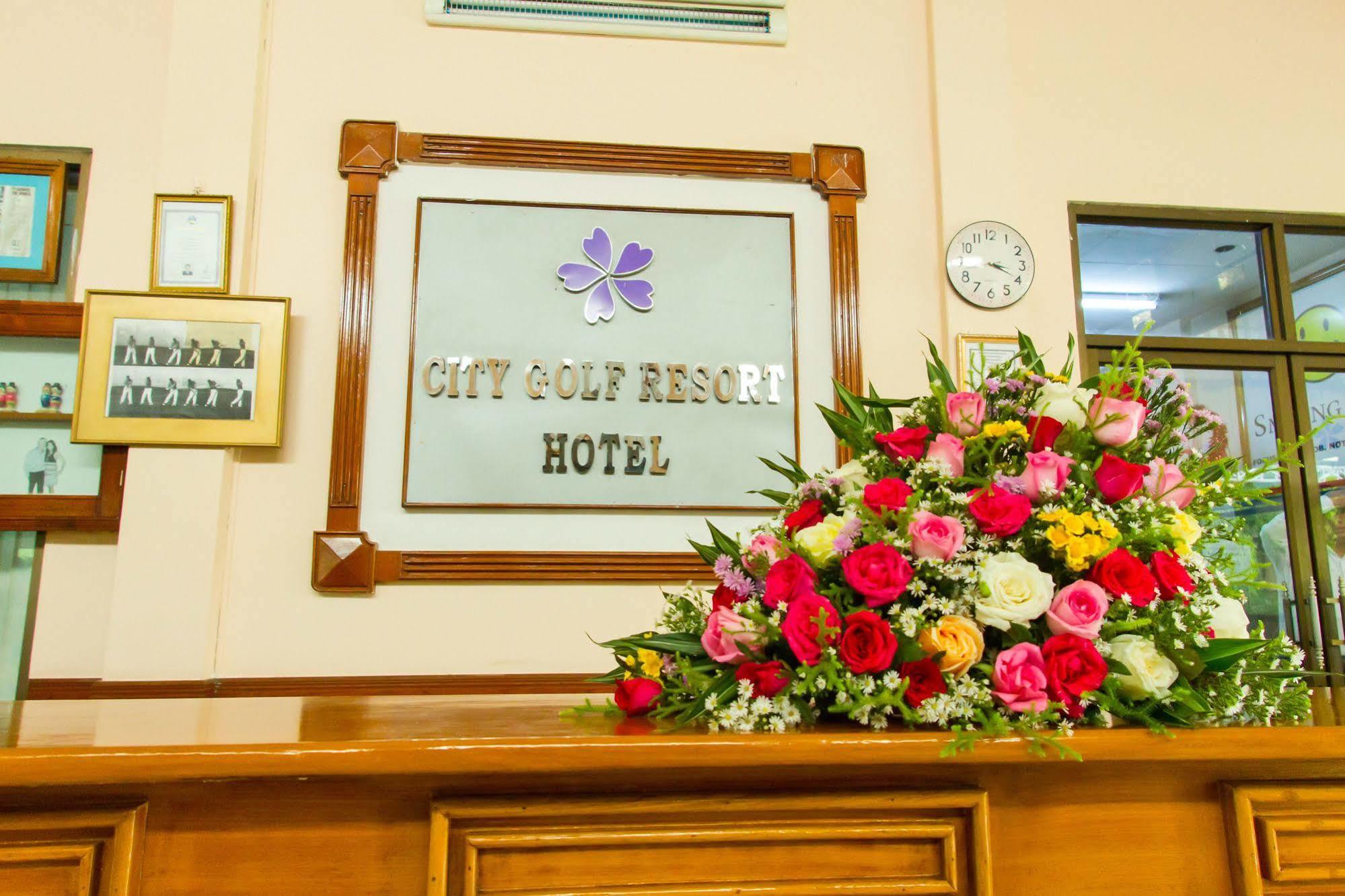 City Golf Resort Rangoon Buitenkant foto