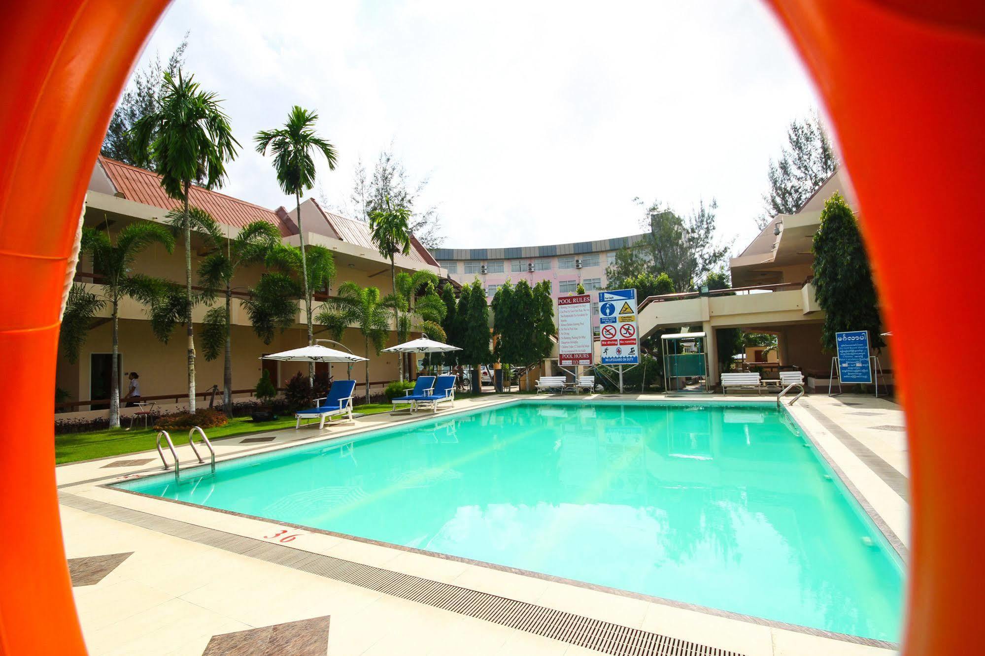 City Golf Resort Rangoon Buitenkant foto
