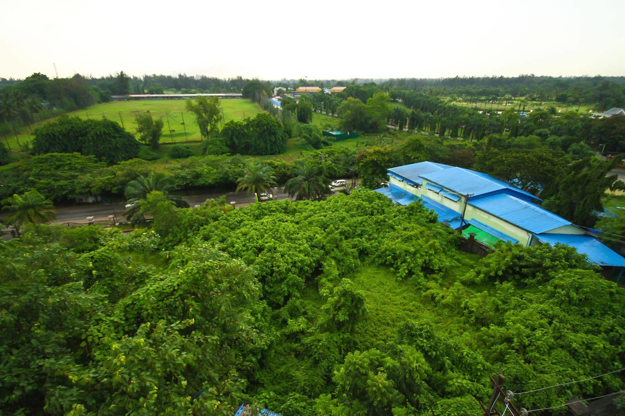 City Golf Resort Rangoon Buitenkant foto