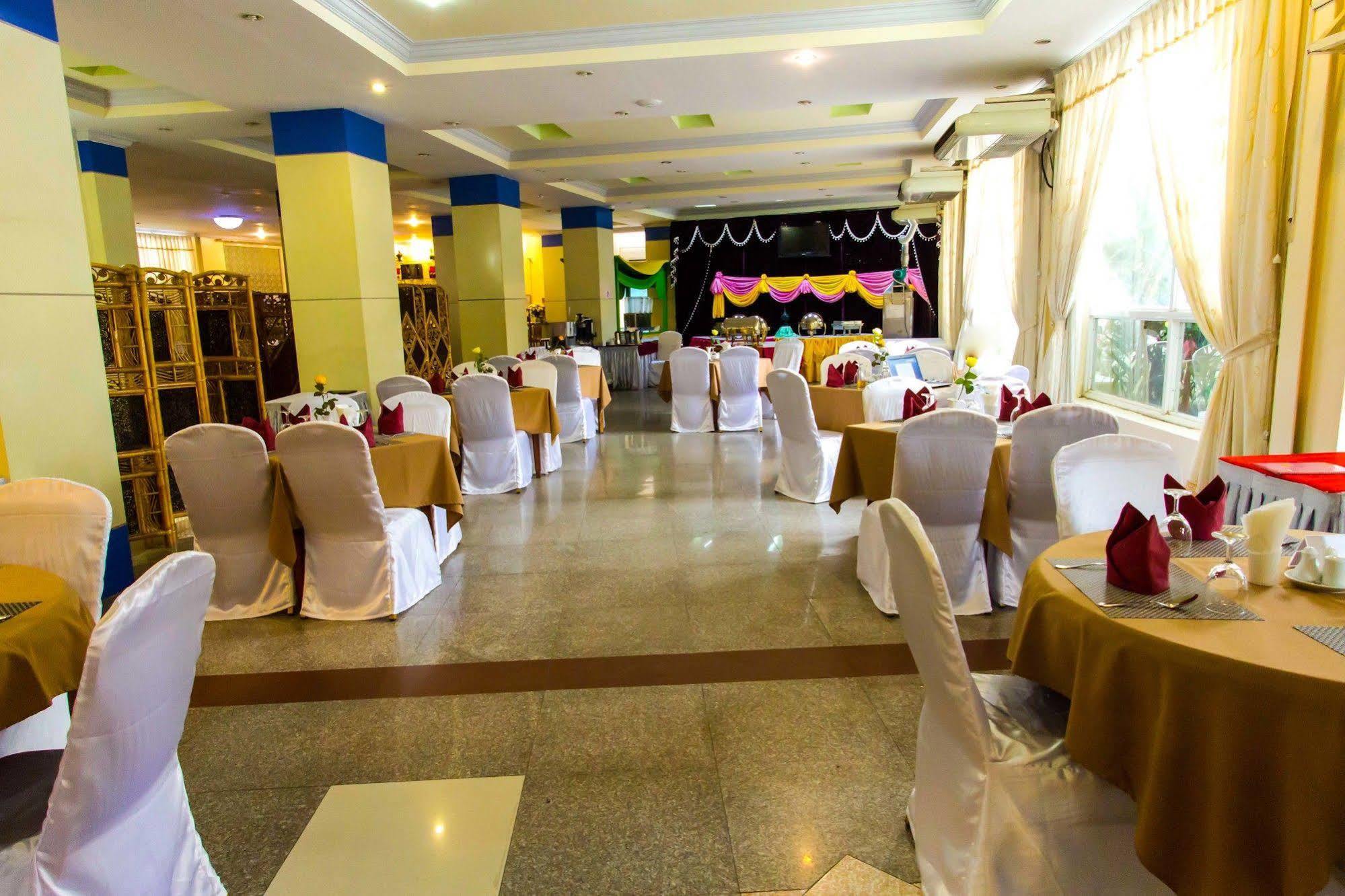 City Golf Resort Rangoon Buitenkant foto