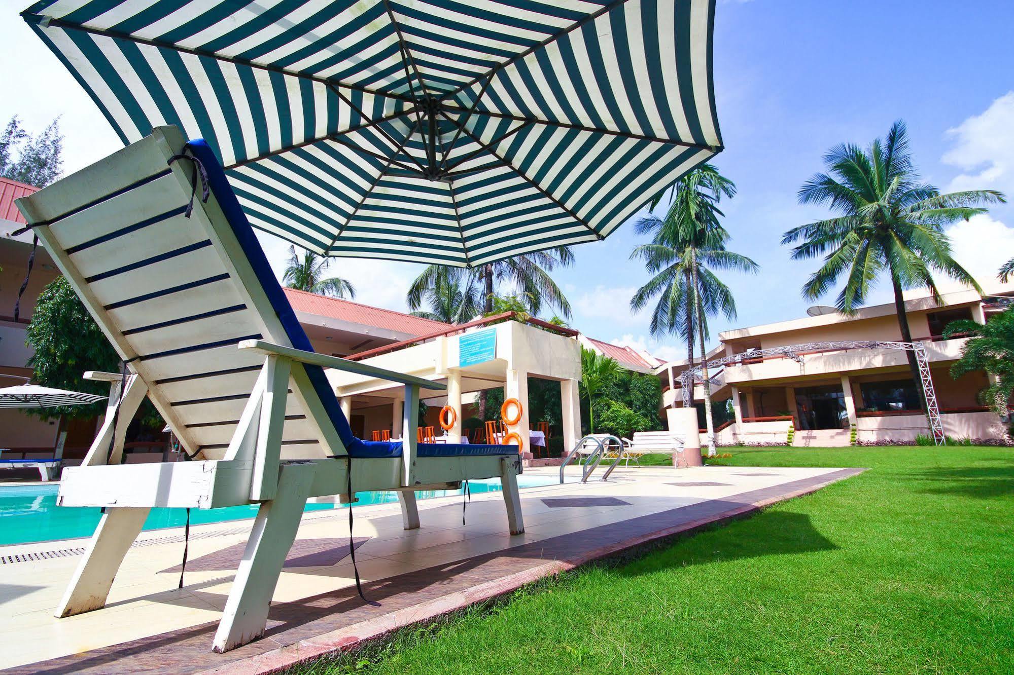 City Golf Resort Rangoon Buitenkant foto