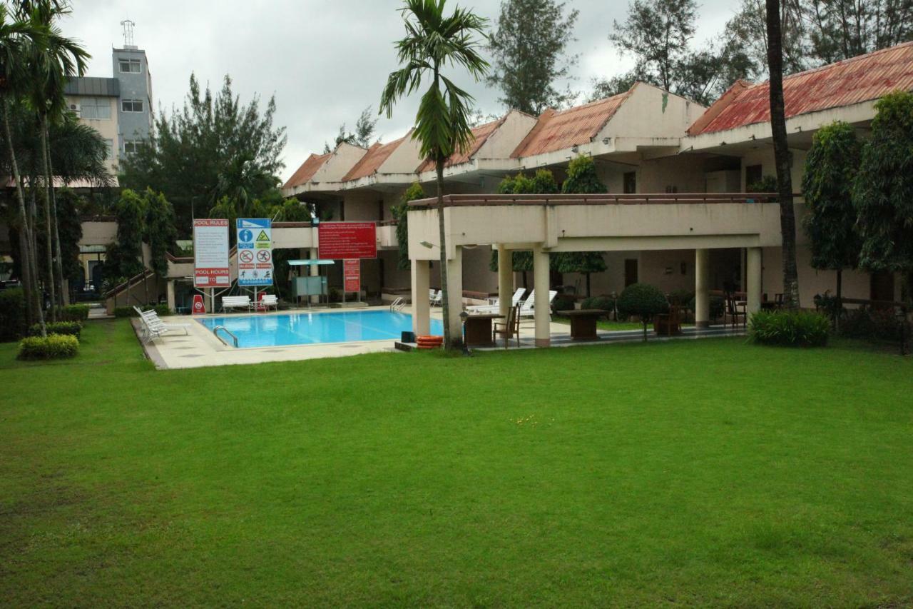 City Golf Resort Rangoon Buitenkant foto